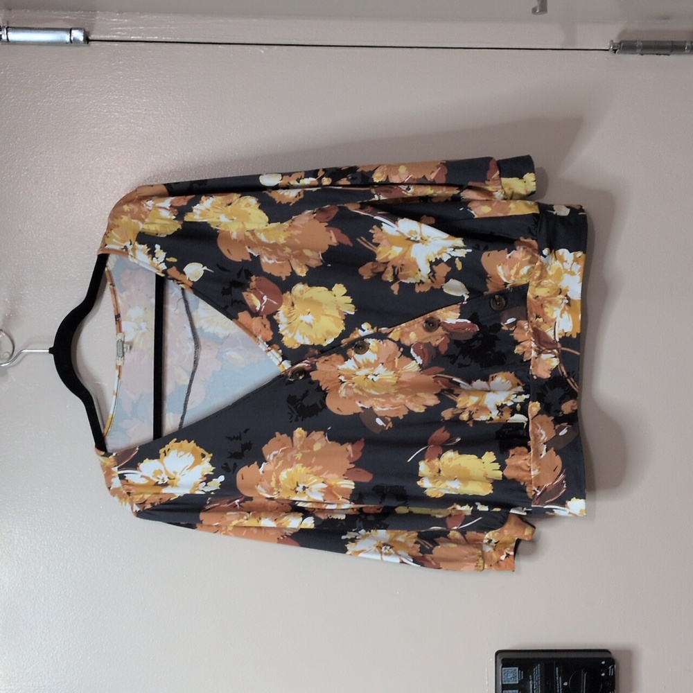 GUC Women's Gimmicks Floral (beige, yellow and black), size L
